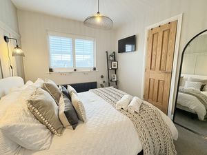 Photo 6- click for photo gallery